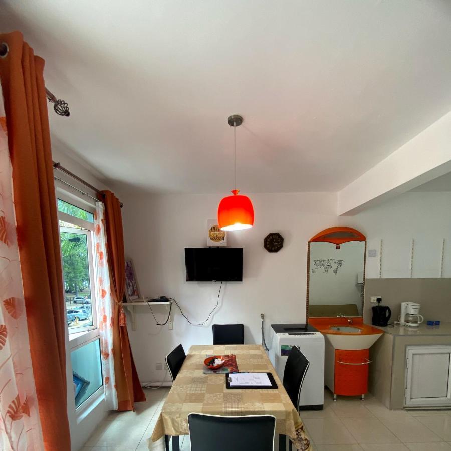 Sea Front 2 Bedrooms Apartment Flic-en-Flacq Eksteriør billede